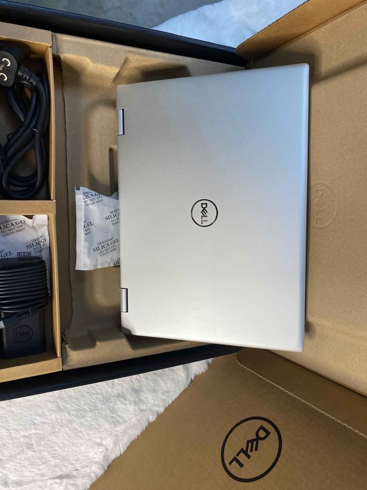 Refurbished Laptop| Dell Inspiron 7420 Touchscreen 2in1 | i7 12th Gen • 16GB • 512GB 2GB Graphics Card 14 • Backlit Silver